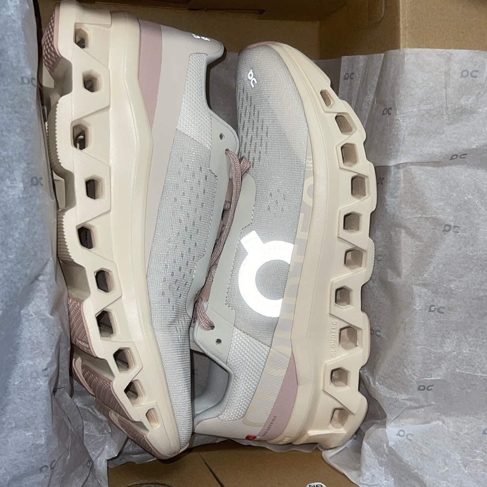on cloud cloudmoster - moon / fawn color